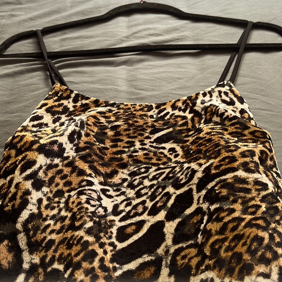FASHION NOVA Women’s Medium NWOT Brown Velvet Animal Print Bodysuit. - Picture 3 of 7